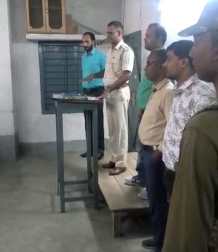 पथरगामा पुलिस ने रोड सेफ्टी को लेकर छात्रों को पढ़ाया पाठ