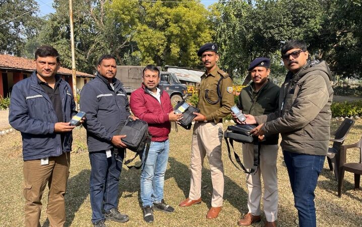 अदाणी पावर ने गोड्डा पुलिस को दिया 10 ब्रेथ एनालाइजर मशीन