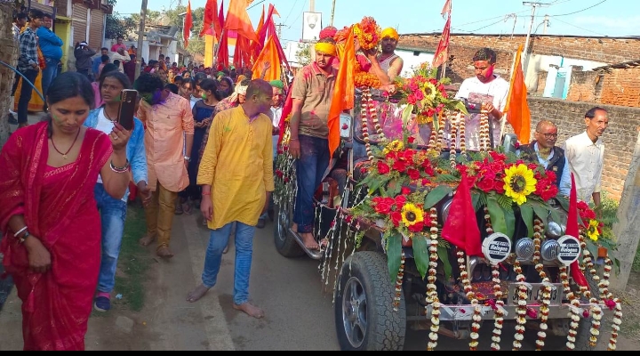 गाजे-बाजे के साथ आद्याशक्ति मां काली का भव्य नगर भ्रमण 