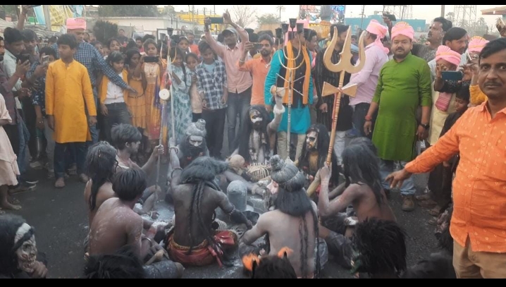 बिहार से झारखंड आई शिव बारात बनी लोगों के आकर्षण का केंद्र