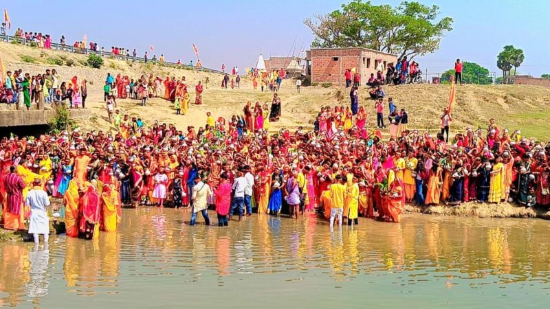 भागवत कथा सप्ताह को लेकर निकाली गई कलश शोभा यात्रा