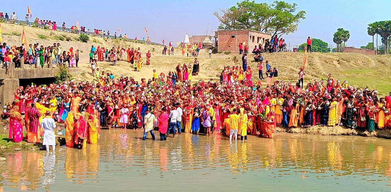 भागवत कथा सप्ताह को लेकर निकाली गई कलश शोभा यात्रा