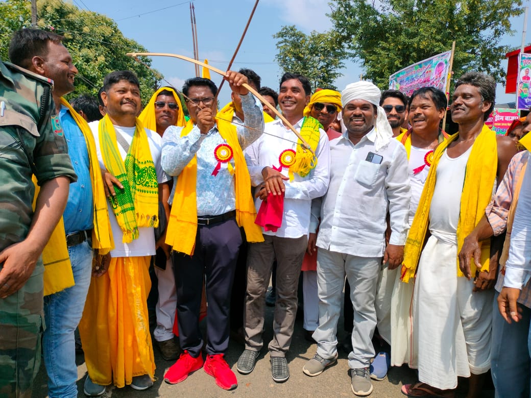 कुड़मी समाज की अगुवाई में आयोजित डहरें करम में जावा गीतों से गुंजायमान हुआ गोड्डा